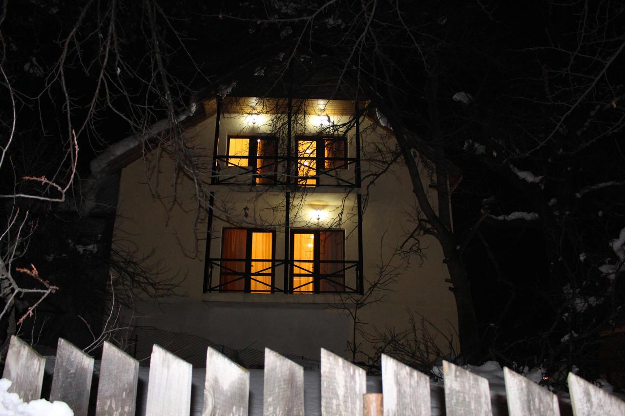 Guesthouse Gera Местия Екстериор снимка