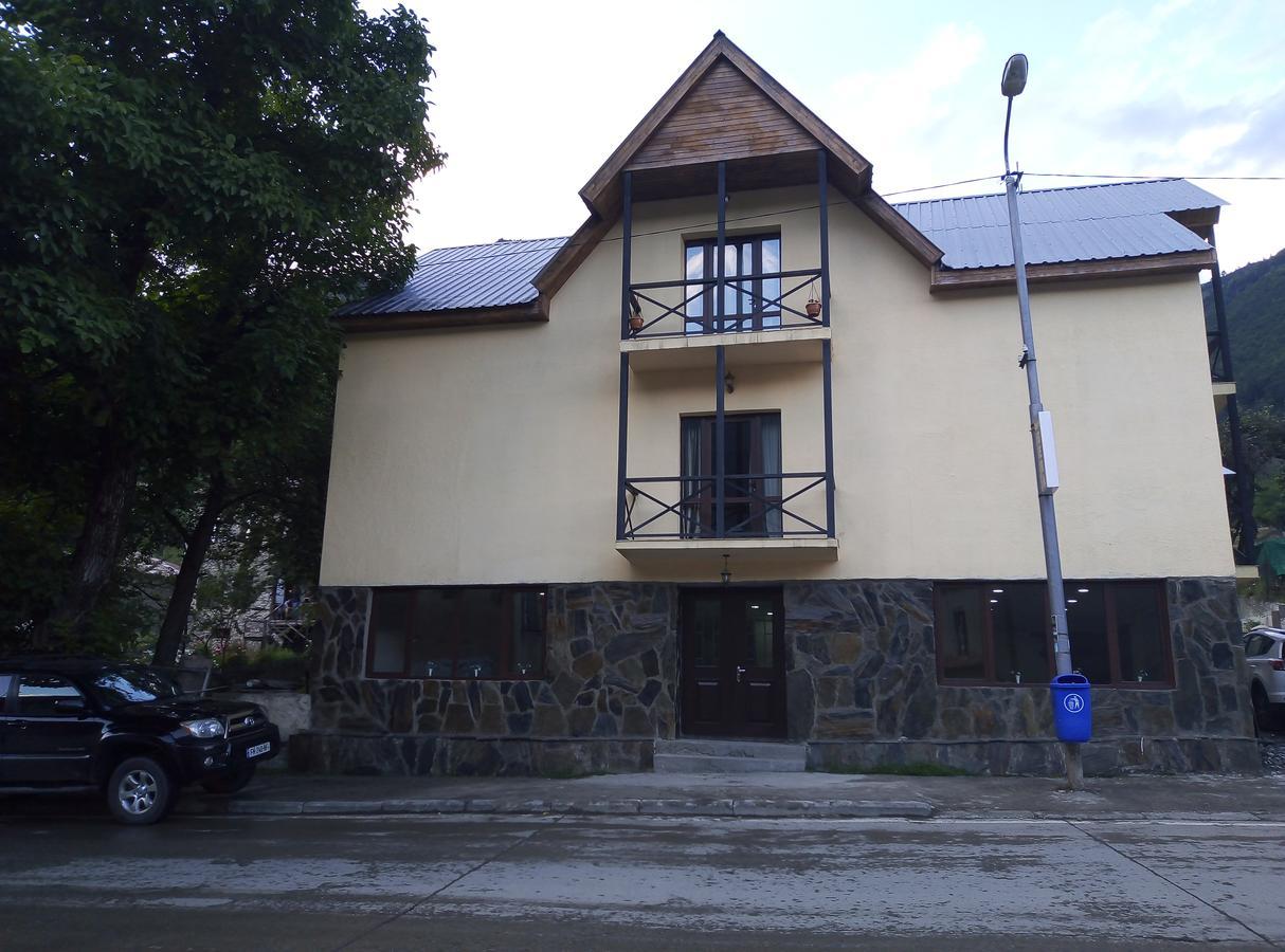 Guesthouse Gera Местия Екстериор снимка